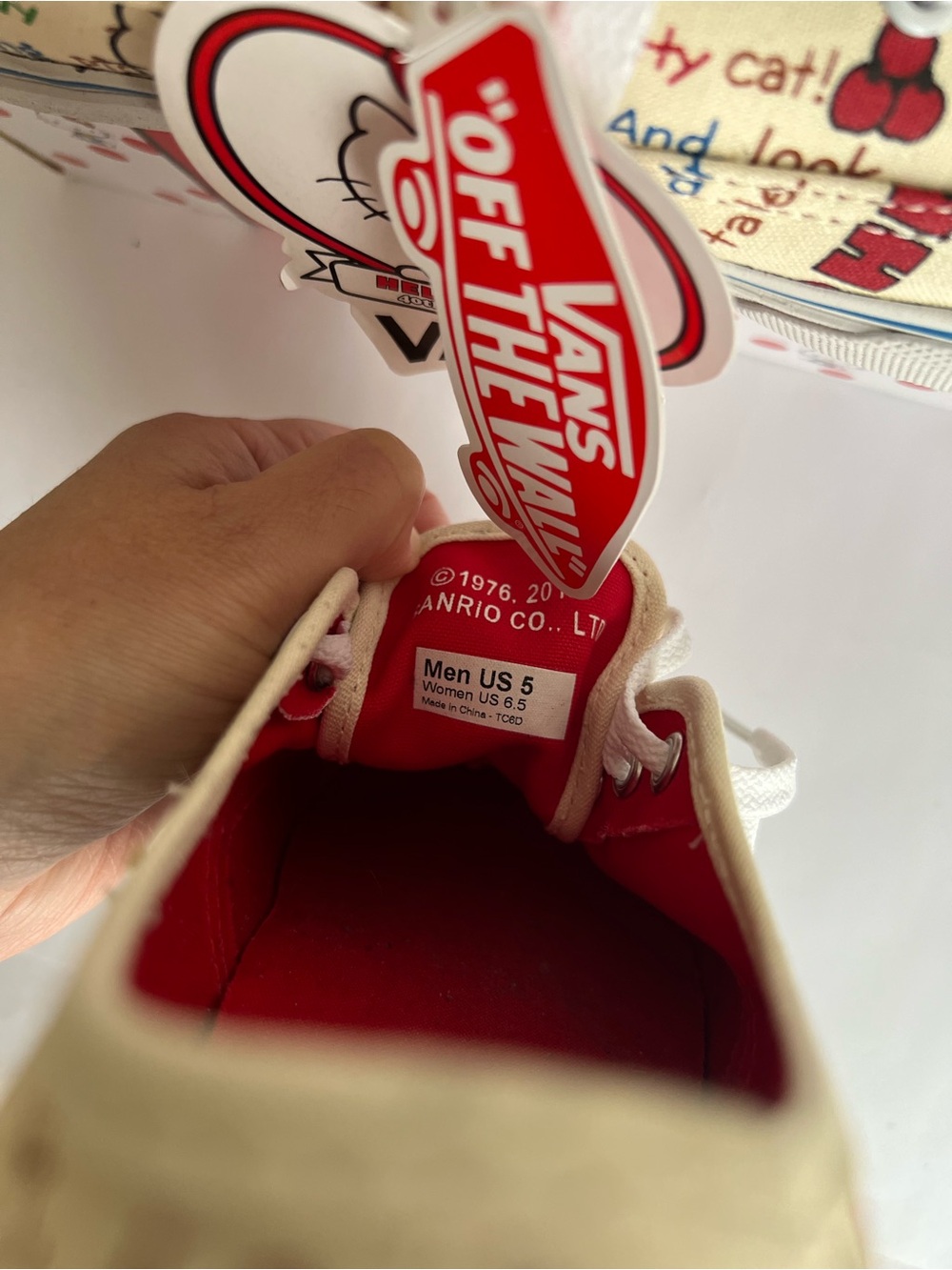 Hello Kitty x Vans 40th Anniversary Special Edition/ 2014 - Picture 3 of 16